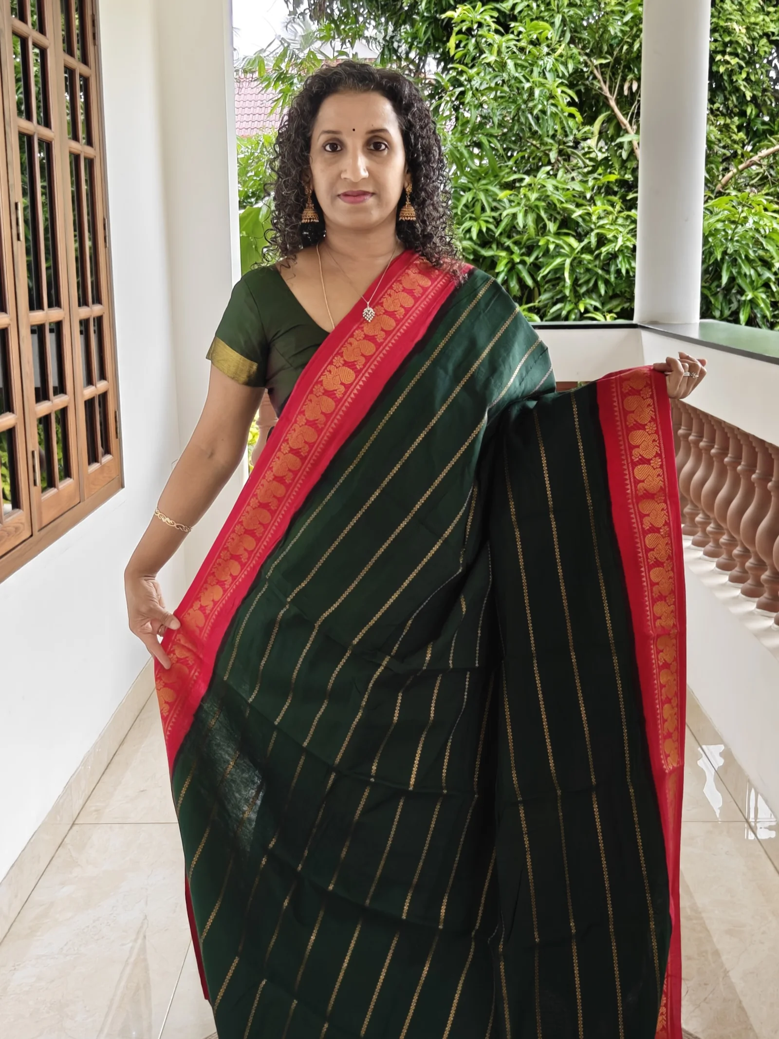 Green And Red Madurai Sungudi Cotton Saree With Velthari Design Psc071 1
